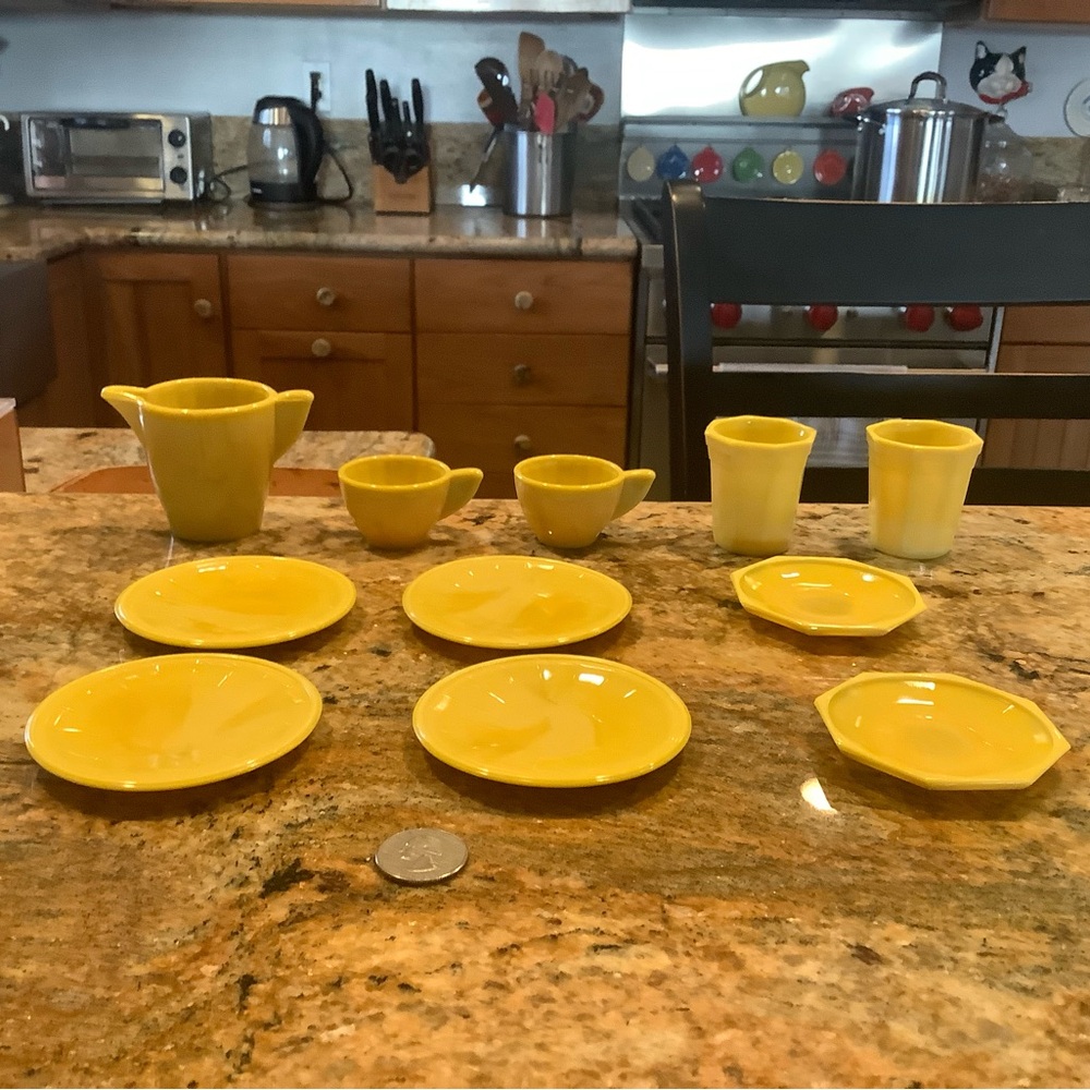 11 piece Akron agate yellow miniature tea set, perfect condition